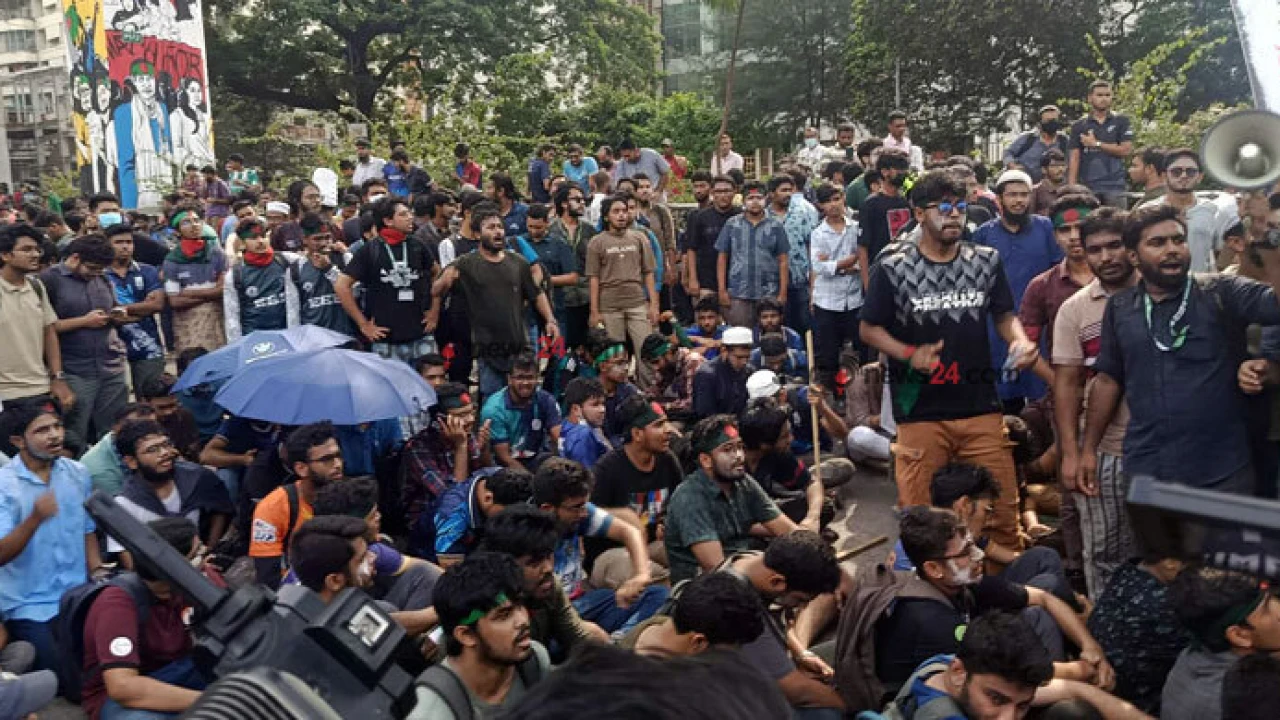 ইন্টারকন্টিনেন্টালের সামনে প্রকৌশল শিক্ষার্থীরা, থমথমে পরিস্থিতি