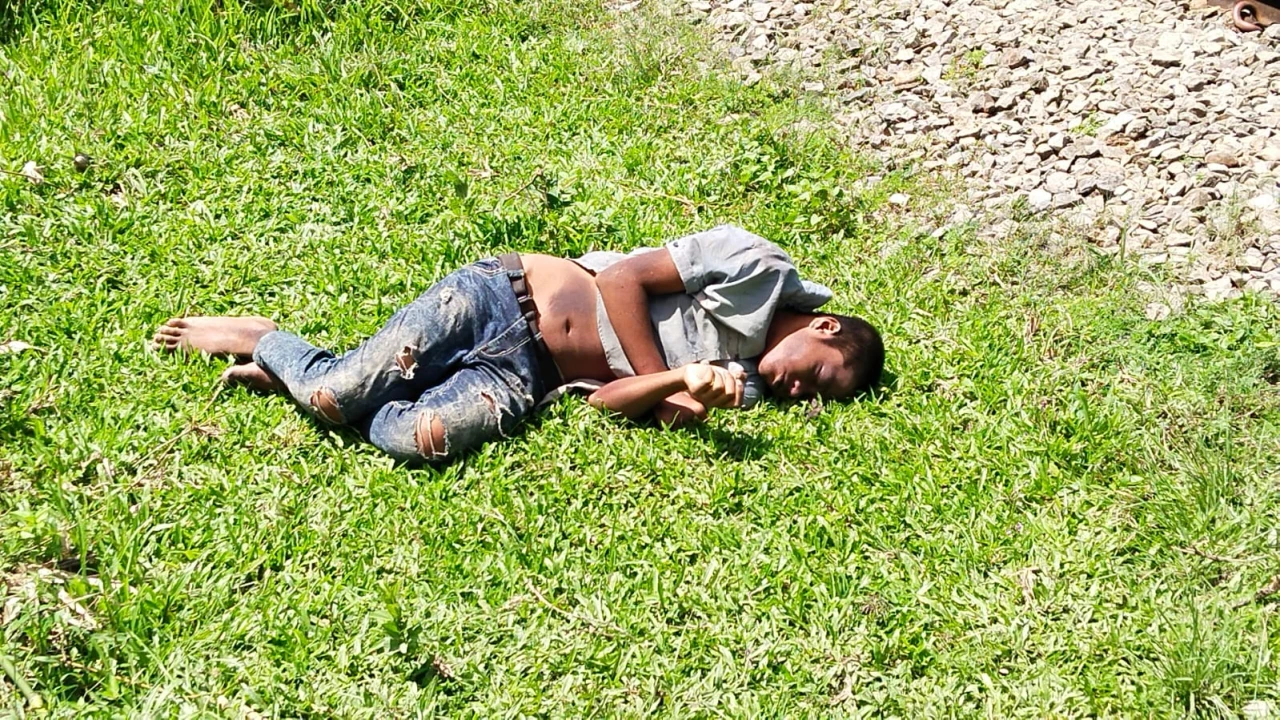 রায়পুরায় রেললাইনের পাশ থেকে কিশোরের লাশ উদ্ধার